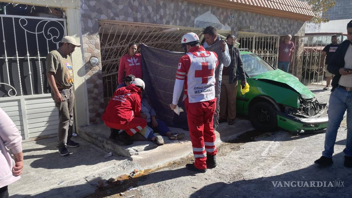 Roban pandilleros camión tras riña, provocan choque múltiple y atropellan a joven en Saltillo