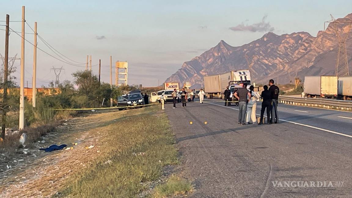 Hallan a hombre con 4 impactos de bala a orillas de la carretera Monterrey-Saltillo
