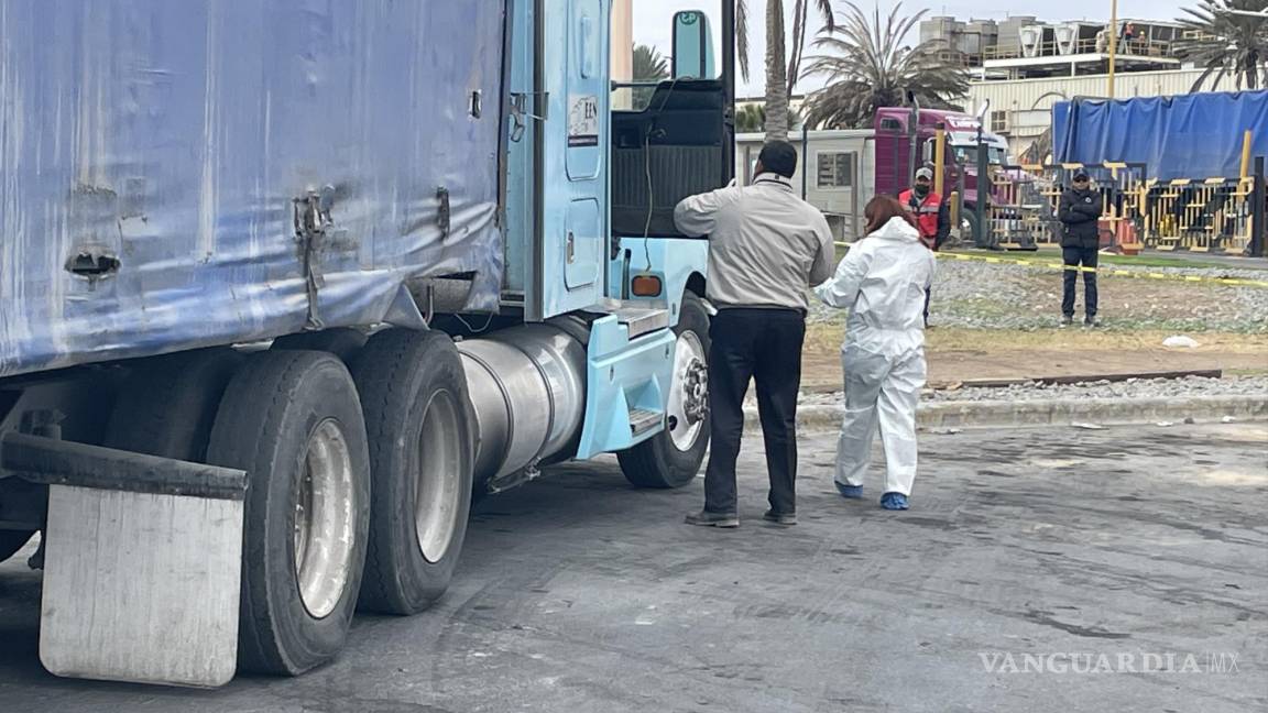 Mata infarto a trailero en Ramos Arizpe mientras esperaba permiso de descarga