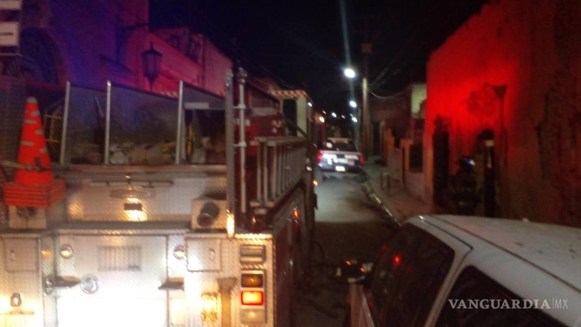 Arde casa abandonada en centro de Saltillo; no hay heridos