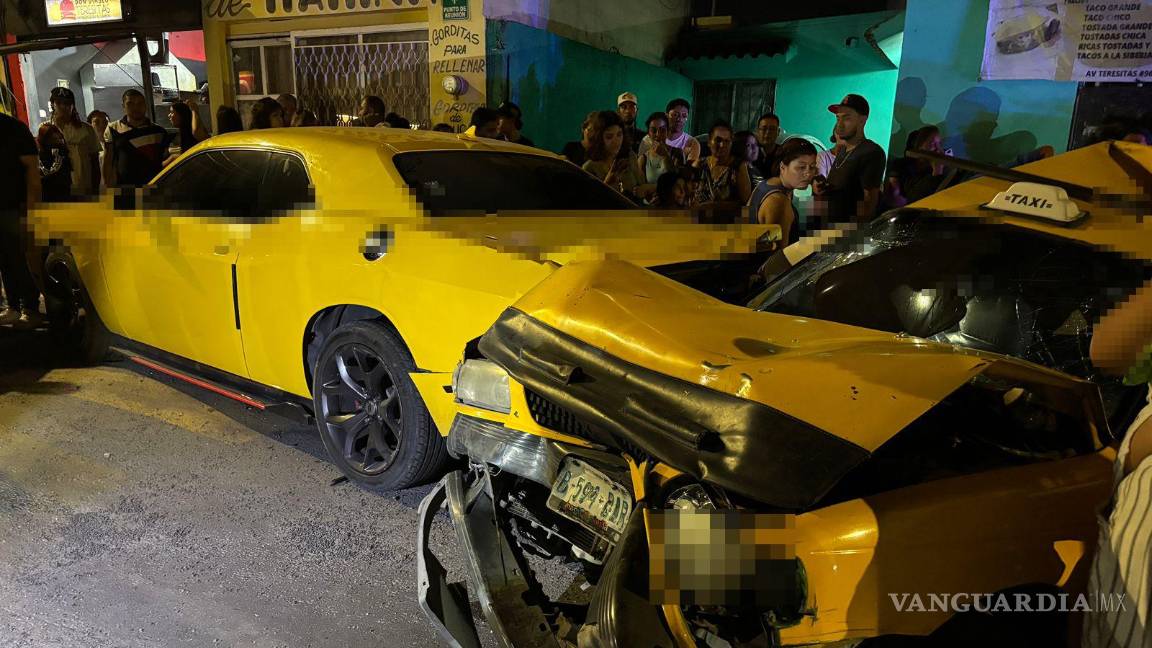 $!Autoridades y familiares dialogaron en el lugar del accidente.