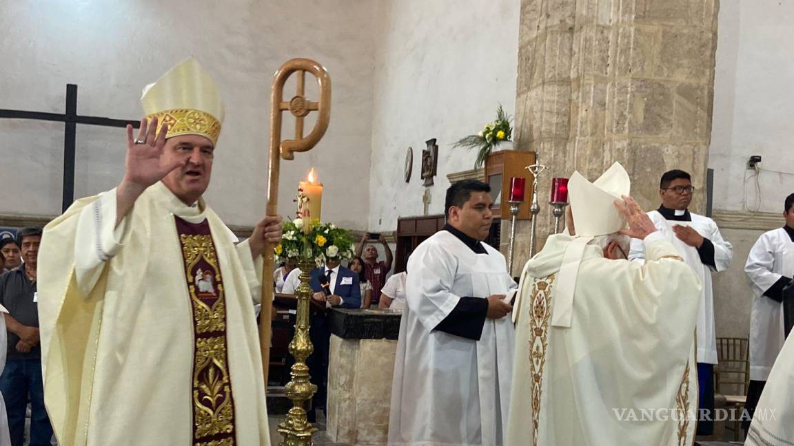 Oficia Obispo de Saltillo misa crismal en Monclova; sacerdotes renuevan sus votos