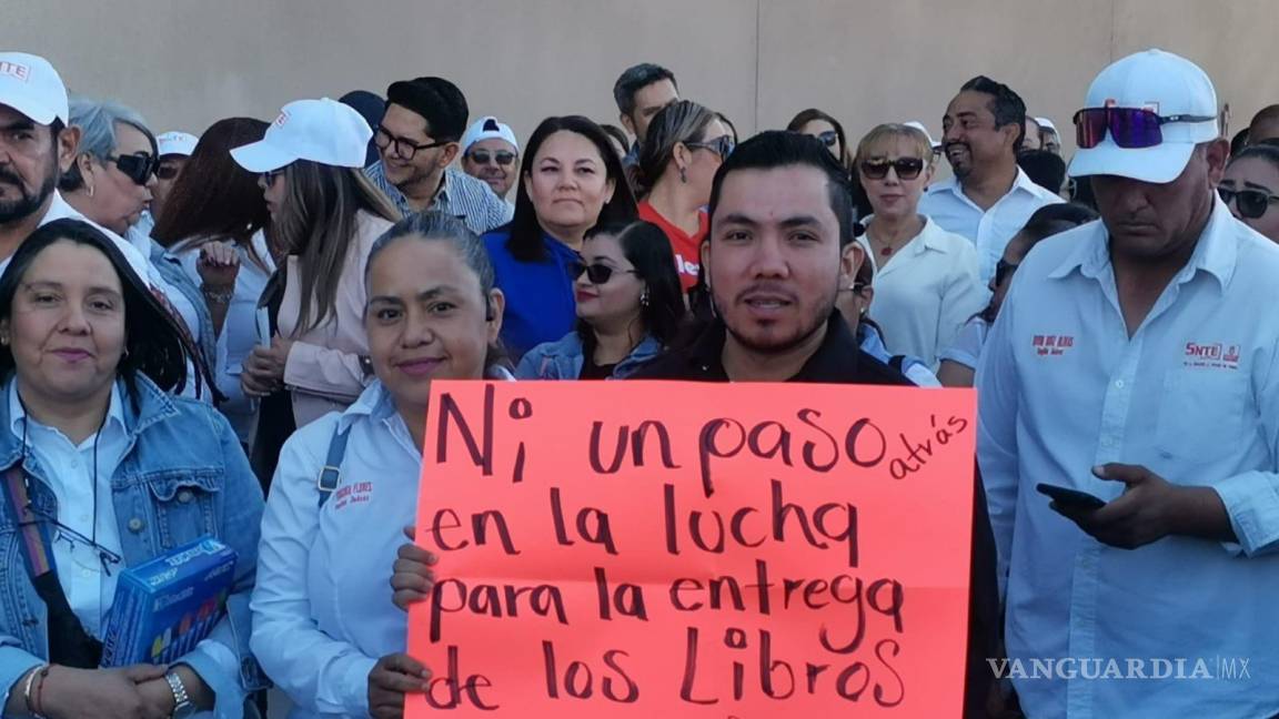 Maestros de SNTE anuncian paro en escuelas de Chihuahua por suspensión de entrega de libros de texto
