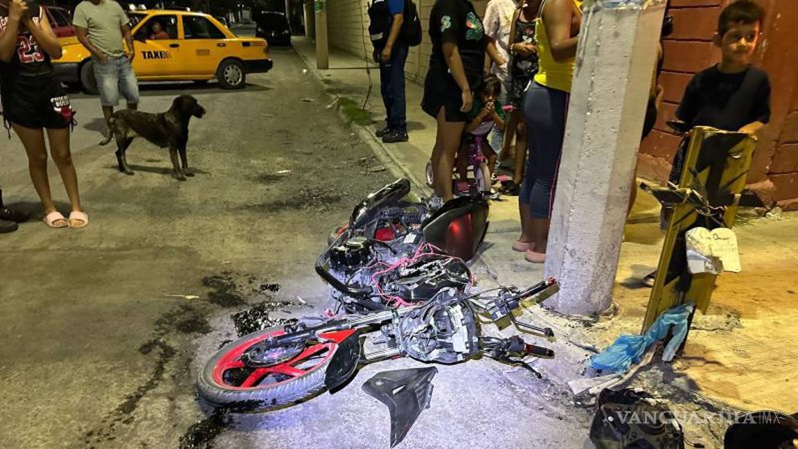 $!La moto terminó destrozada.