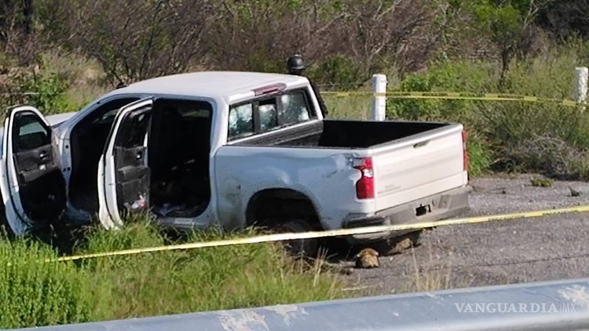 $!Aspectos de la camioneta donde se trasladaban los 10 presuntos criminales que fueron abatidos.
