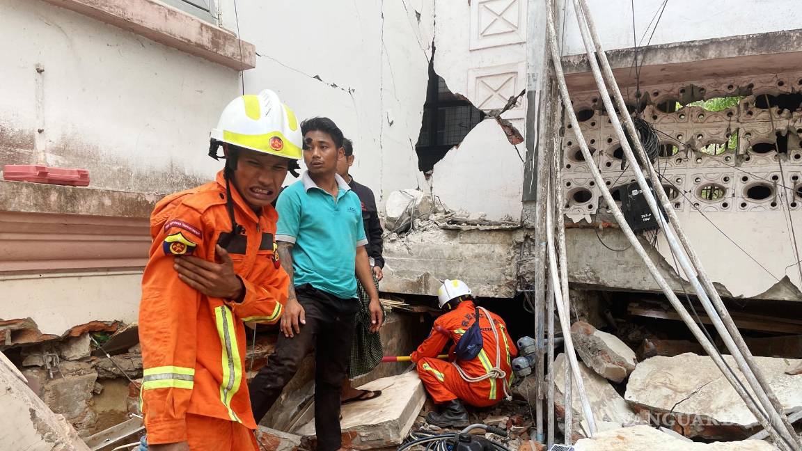 $!Myanmar declaró el estado de emergencia y solicitó ayuda internacional después de que un terremoto de magnitud 7,7 azotara el país, con temblores que se sintieron en los países vecinos.