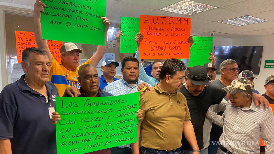 Trabajadores sindicalizados del Ayuntamiento de Monclova exigen aumento salarial del 18% (video)