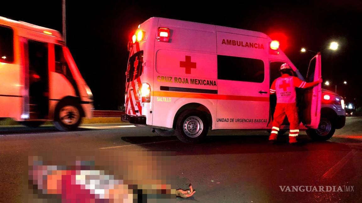 $!Los peritos ordenaron el levantamiento del cuerpo para trasladarlo al Servicio Médico Forense.