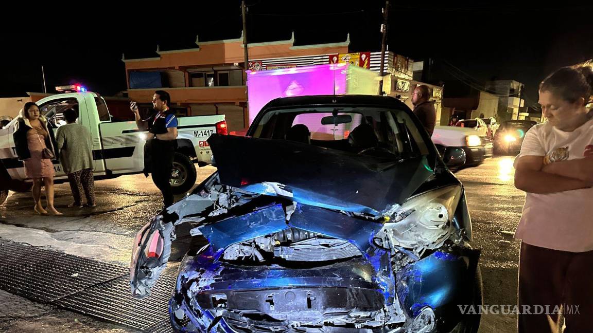 Accidente en Zona Centro de Saltillo deja a una mujer de la tercera edad herida y dos autos destrozados