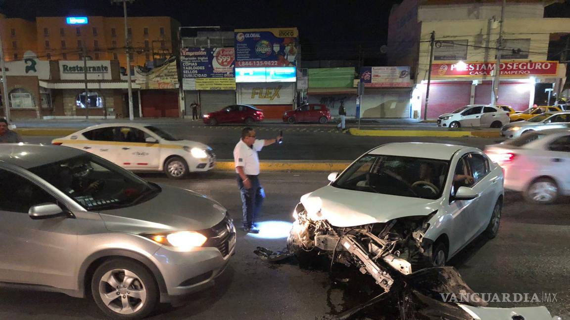 Conductor en estado de ebriedad provoca choque múltiple, al sur de Saltillo