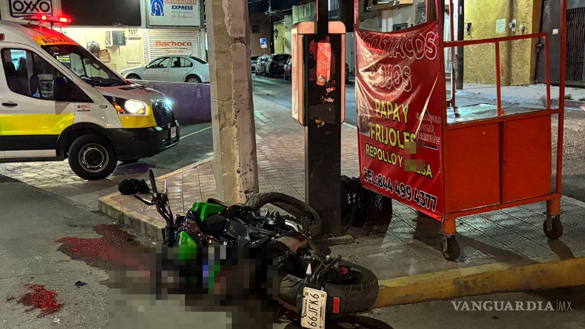 $!La motocicleta fue asegurada y trasladada por Tránsito Municipal a un corralón.