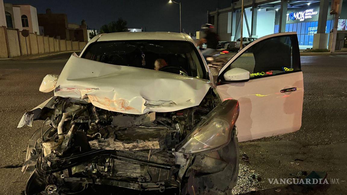 $!Paramédicos de la Cruz Roja valoraron a los implicados; no hubo heridos graves.