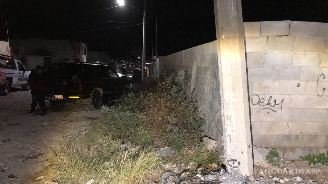 $!El conductor dijo que la terracería lo hizo perder el control.