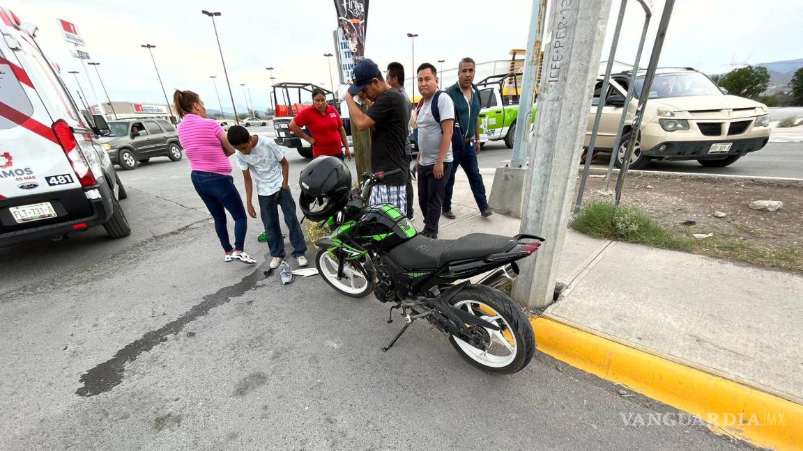 Joven de Ramos Arizpe sufre fractura tras accidente en motocicleta