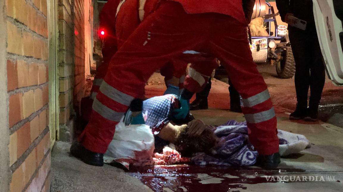 $!El joven terminó el el pavimento y con una gran herida.