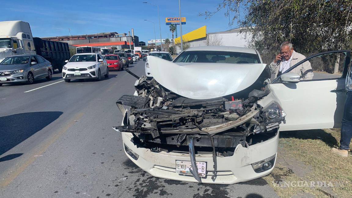 Hombre de la tercera edad causa choque por alcance en Ramos Arizpe