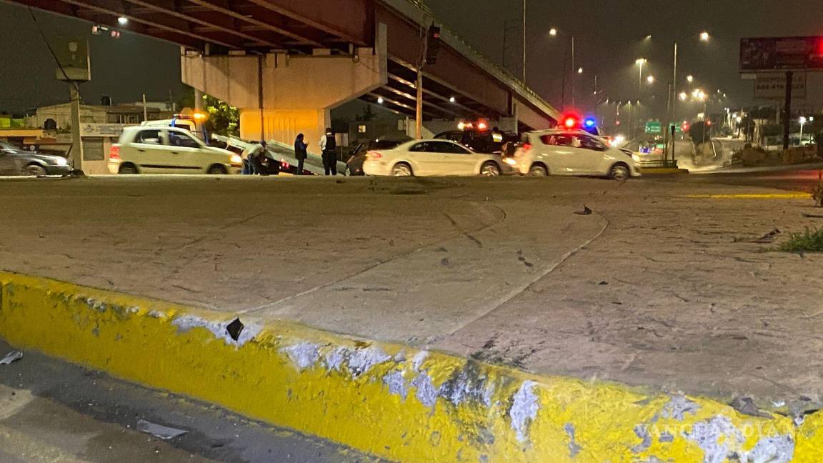 Destroza su automóvil por manejar en estado de ebriedad en Periférico LEA de Saltillo