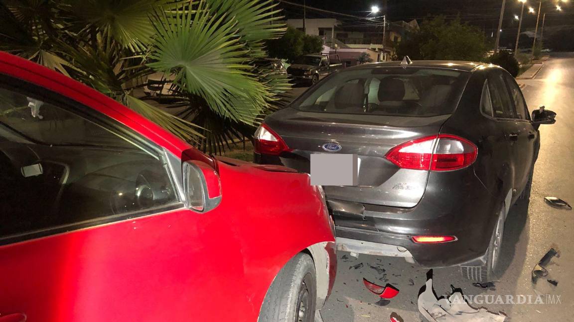 $!Elementos de Tránsito Municipal acudieron al lugar de los hechos para tomar conocimiento de lo ocurrido.