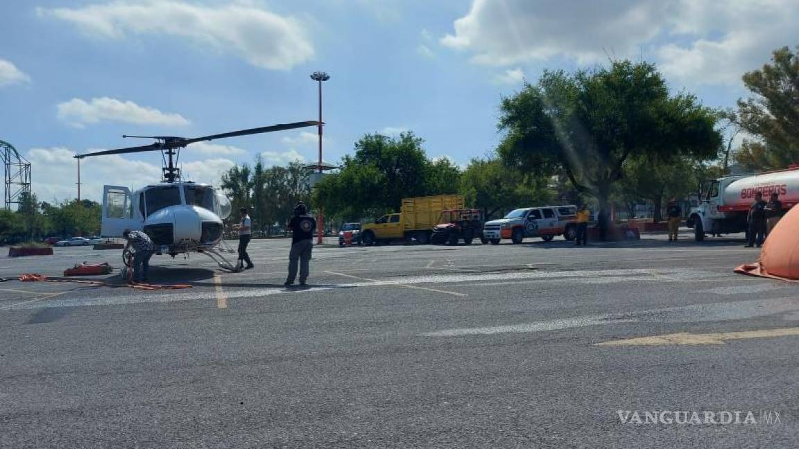 $!En el lugar se requirió la intervención de un helicóptero para el ataque aéreo del fuego que comenzó el domingo. FOTO: CORTESÍA