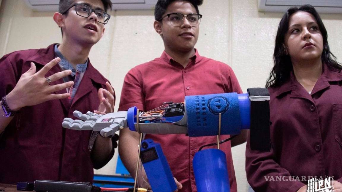 $!Estudiantes del IPN crean brazo biónico de bajo costo