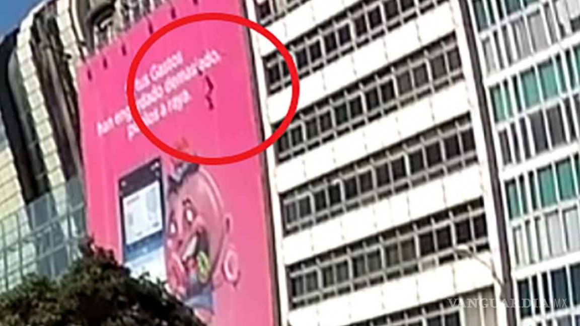 $!Se arroja mujer de séptimo piso y sobrevive; cayó sobre ciclista