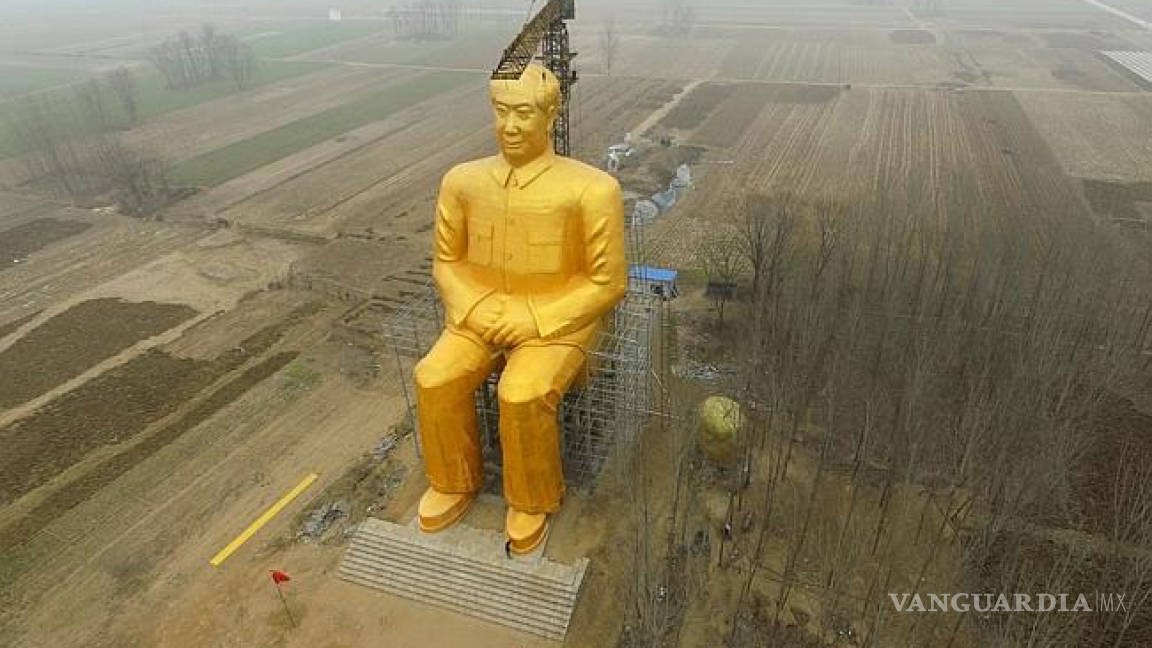 Erigen gigantesca estatua del dictador Mao Zedong