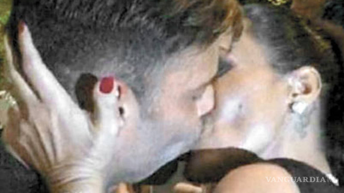 Mujer paga ¡90 mil dólares! por besar a Ricky Martin
