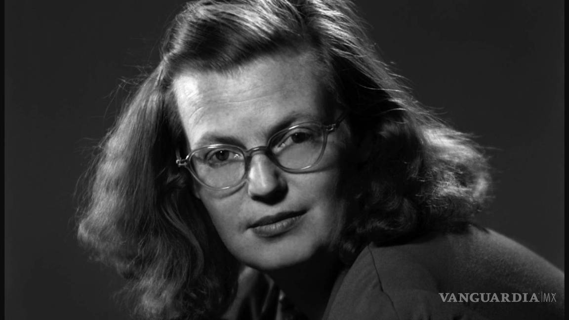 $!6 escritoras que sus novelas te ponen los nervios de punta con sus escalofriantes historias