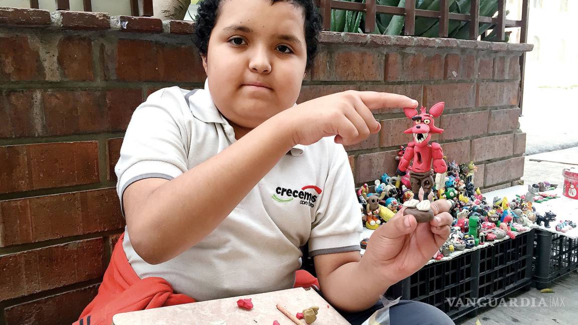 Luis Rafael, el niño artista que hace esculturas para poder sobrevivir