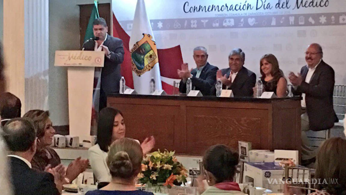 Celebran en Torreón el Día del Médico