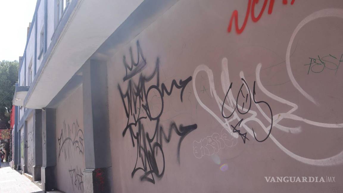 $!Los actos de vandalismo son parte del paisaje en algunas áreas del centro de Saltillo, una situación que desalienta la visita de ciudadanos y turistas.