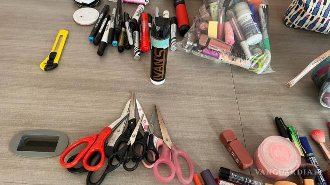 $!En la revisión realizada por la Unidad K9 con la agente canina “Daniela”, se encontraron diversos objetos, como marcadores, maquillaje, cigarrillos electrónicos y tijeras.