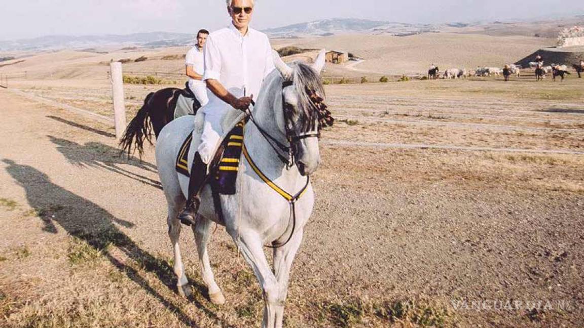 Hospitalizan a Andrea Bocelli tras caer de un caballo