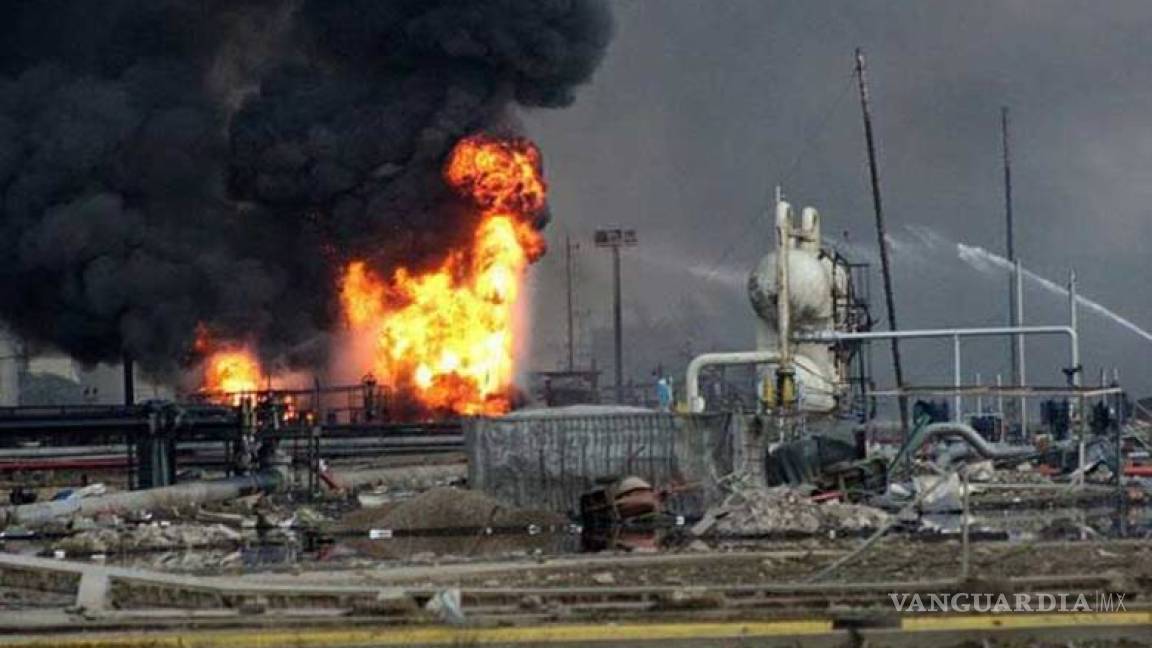 Confirman 13 muertos por explosión en planta de Pemex