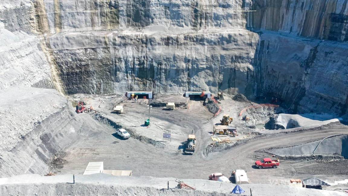 $!Autoridades federales y estatales mantienen trabajos para rescatar a los mineros atrapados en El Pinabete y en Pasta de Conchos.