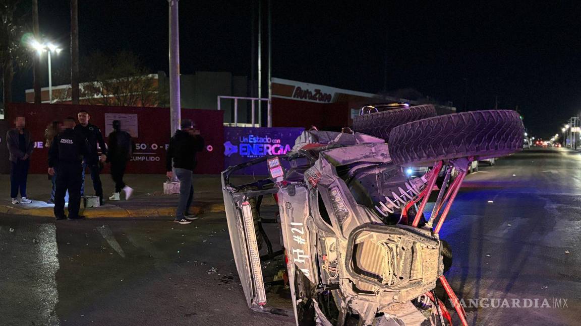 $!A pesar del fuerte impacto, los ocupantes del RZR no presentaron lesiones de gravedad.