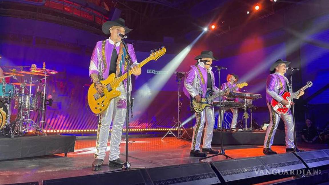 $!Los artistas se presentaron anoche en City Sessions, organizado por Amazon Music, una serie de conciertos que son trasmitidos en vivo por el canal Twitch