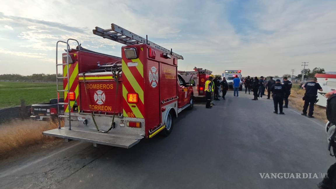 $!Paramédicos de la Cruz Roja atendieron y trasladaron a los heridos a distintos hospitales de Torreón.