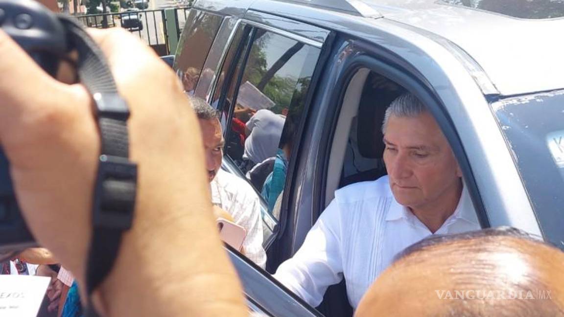 $!‘Corcholatamóvil’... Bicis, vocho tuneado y hasta combis entre los vehículos de los aspirantes a la presidencia