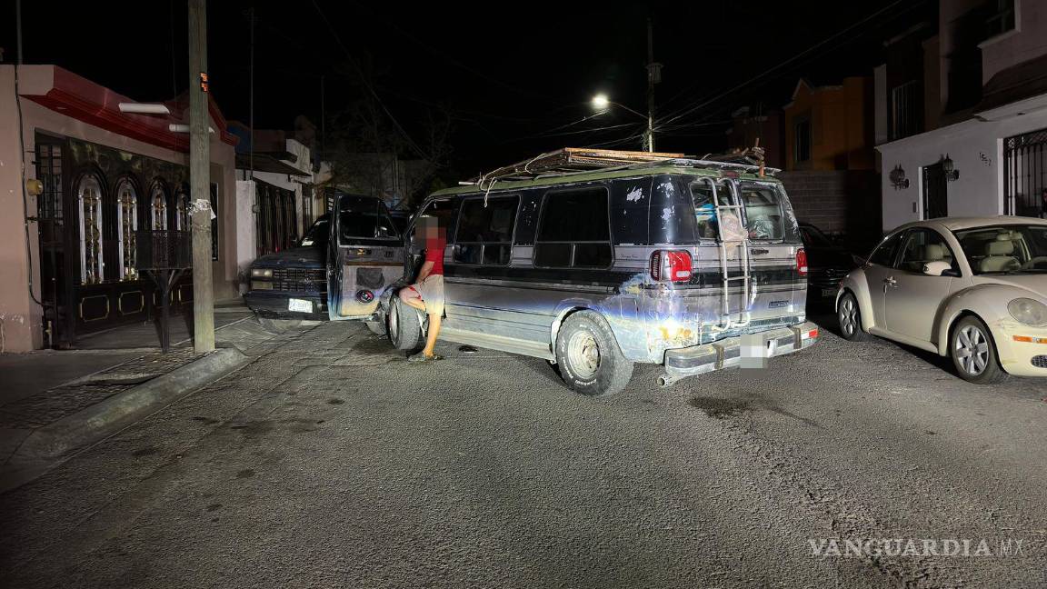 $!El conductor fue retenido por vecinos tras intentar huir de la escena.