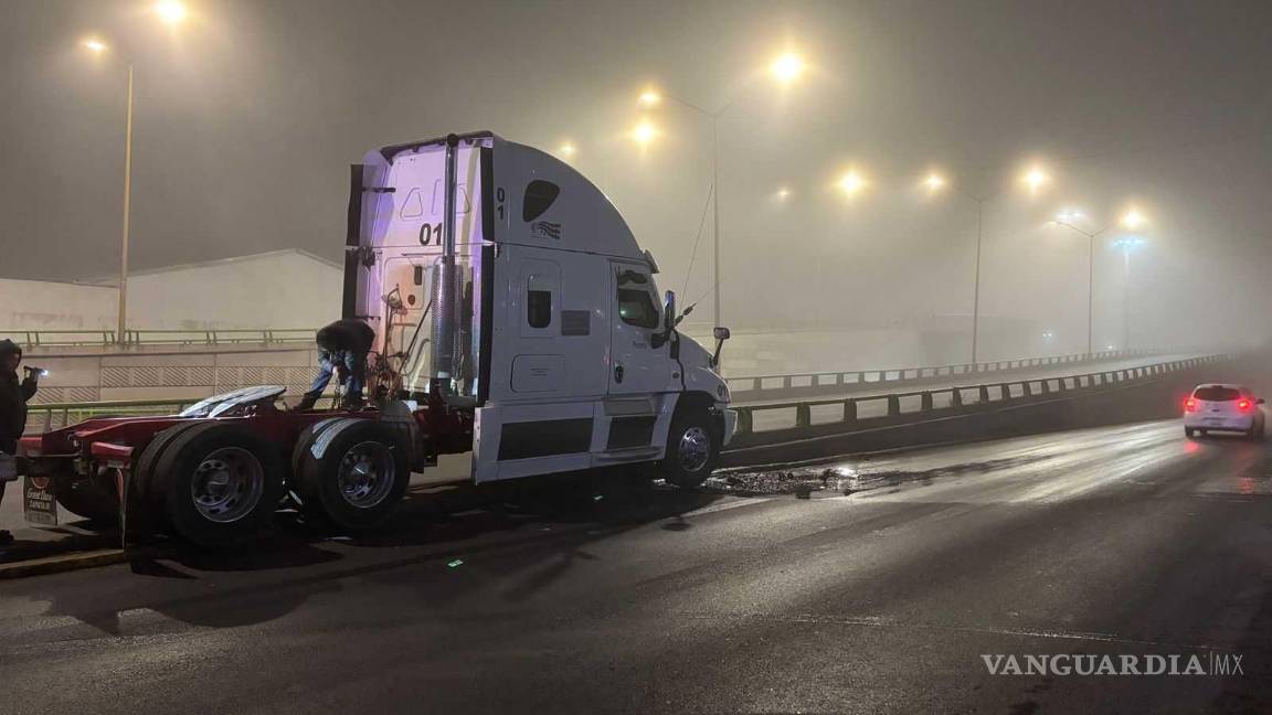 $!Automovilistas reportaron el incidente, lo que permitió la intervención de Tránsito Municipal.