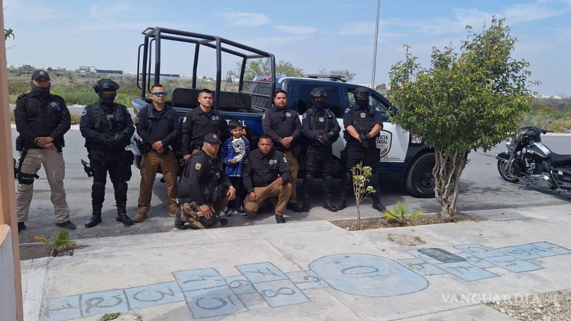 Policías de Coahuila llevan alegría a pequeño saltillense