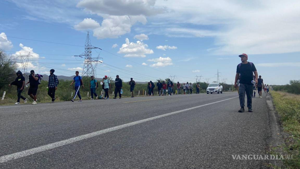 ‘¡México, el peor país que hemos atravesado; nos pone muchas trabas!: Migrantes que cruzan por Coahuila