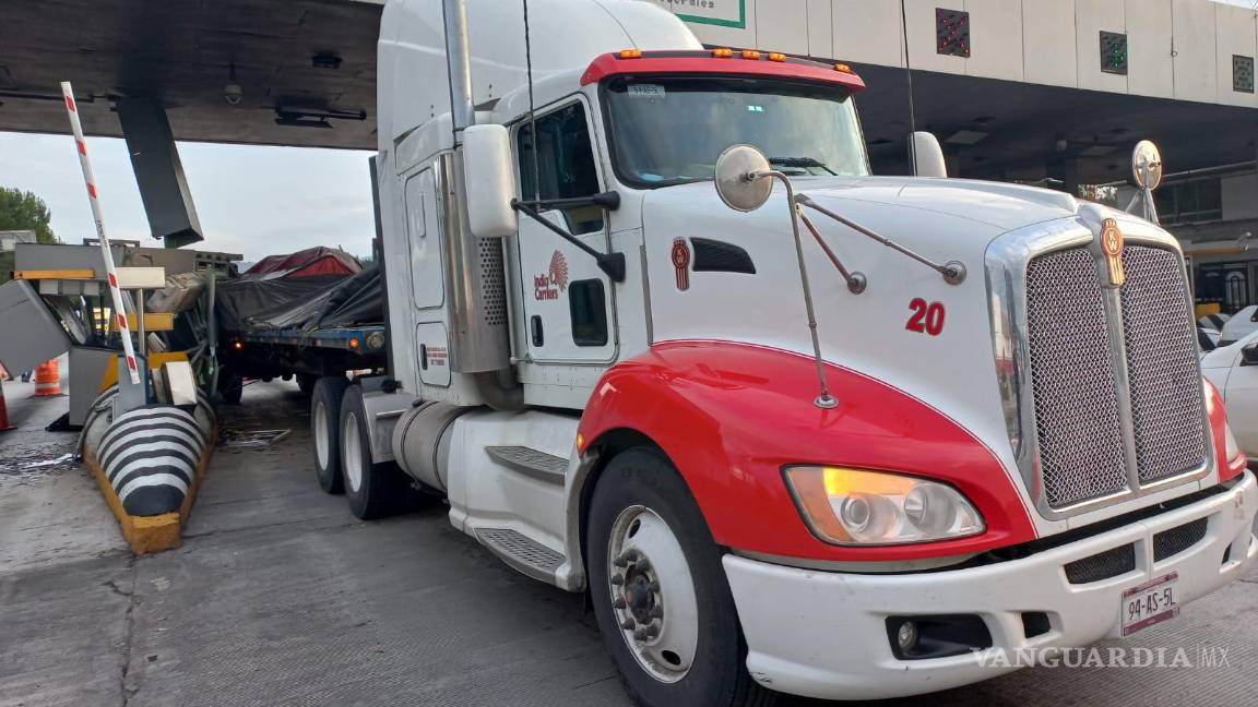 Doble accidente en la Carretera Saltillo-Matehuala bloquea la circulación