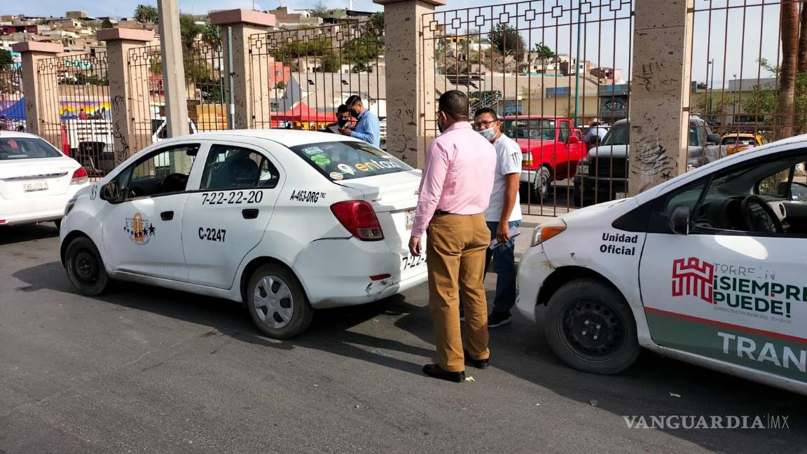 Vigilan que choferes de taxis en Torreón no alteren la tarifa en horario nocturno