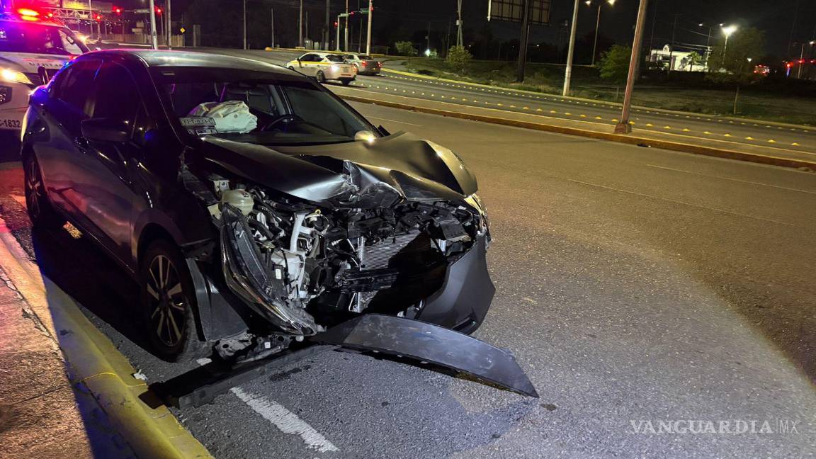 $!La conductora afectada permaneció en el sitio mientras se realizaban las diligencias.