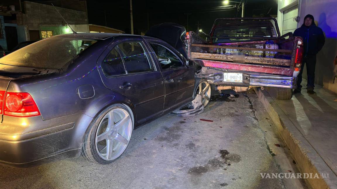 $!El conductor del Volkswagen Jetta aseguró no haber sufrido lesiones tras el aparatoso accidente.