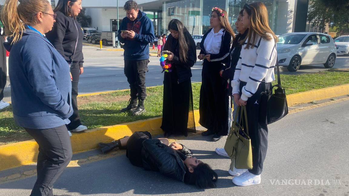 Dos jóvenes que se dirigían al desfile de Día de Muertos fueron arrolladas en bulevar Venustiano Carranza, en Saltillo