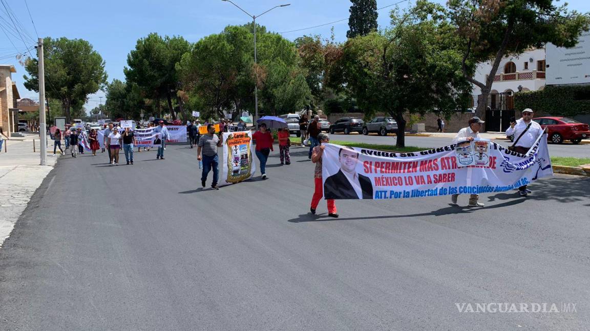 Manifestación contra inmobiliaria genera caos vial en Saltillo