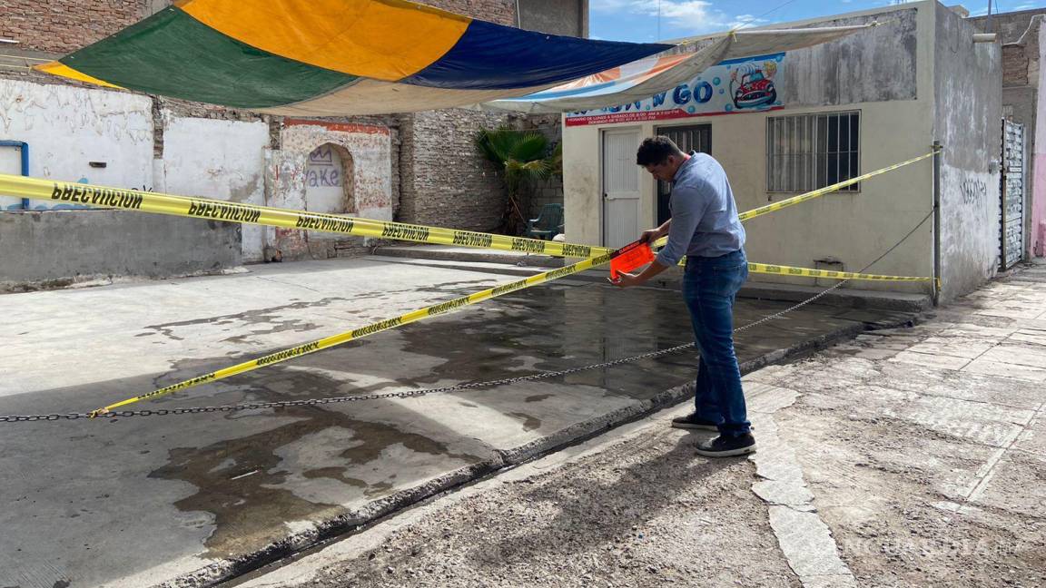 Clausuran en Torreón dos autolavados por mal uso del agua